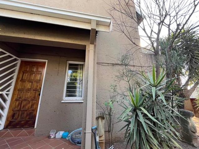 House for rent in Waterkloof, Gauteng