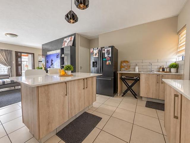 House for sale in Rustenburg Local Municipality, Bojanala Platinum District Municipality