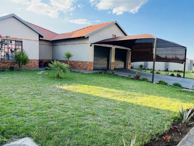 House for sale in Rustenburg Local Municipality, Bojanala Platinum District Municipality