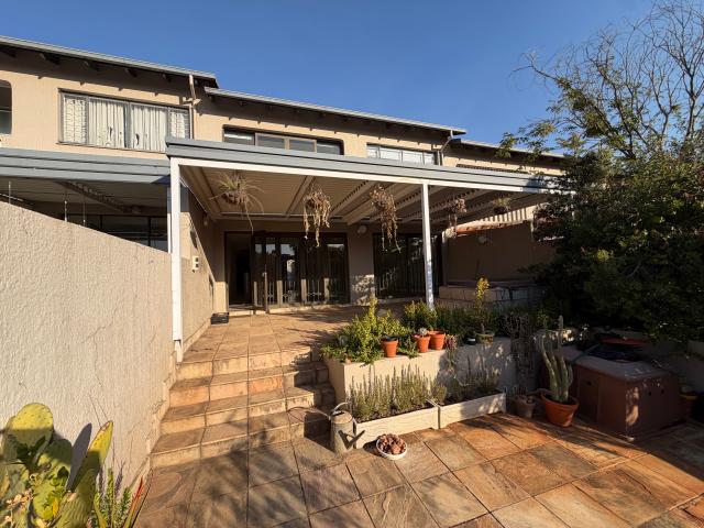 House for rent in Waterkloof, Gauteng
