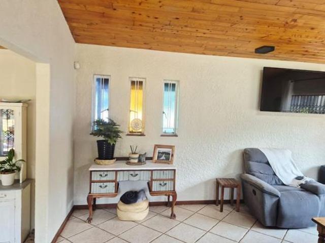 House for rent in Waterkloof, Gauteng