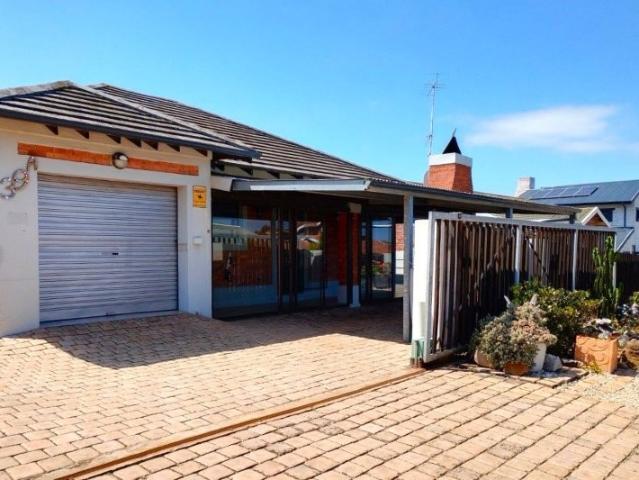 House for sale in Jeffreys Bay, Kouga Local Municipality
