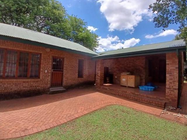 House for rent in Waterkloof, Gauteng
