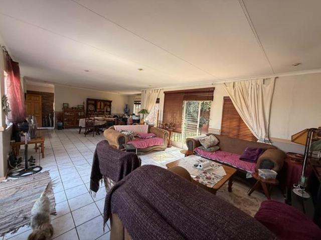 House for rent in Waterkloof, Gauteng