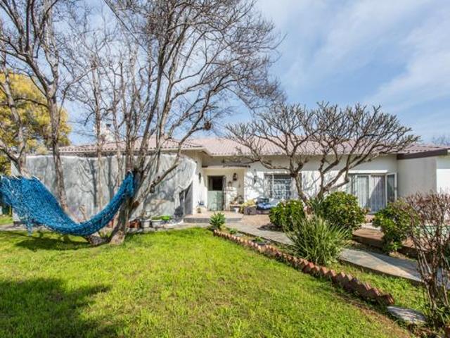House for sale in Oudtshoorn Local Municipality, Garden Route District Municipality