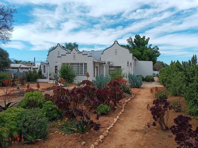House for sale in Oudtshoorn Local Municipality, Garden Route District Municipality
