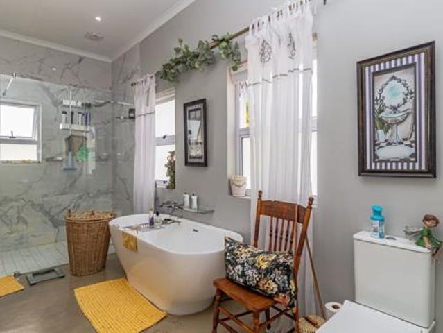House for sale in Oudtshoorn Local Municipality, Garden Route District Municipality