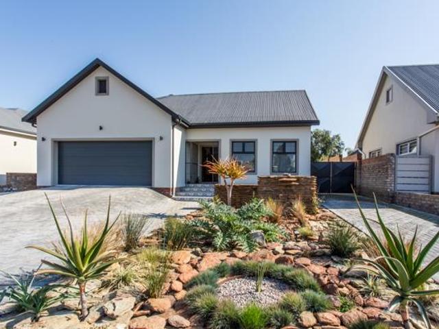 House for sale in Oudtshoorn Local Municipality, Garden Route District Municipality