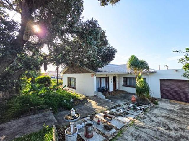 House for sale in Bushmans River Mouth, Eastern Cape