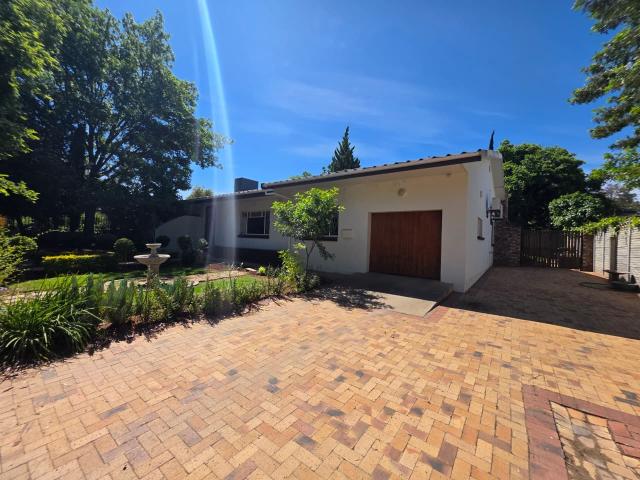 House for sale in Oudtshoorn Local Municipality, Garden Route District Municipality