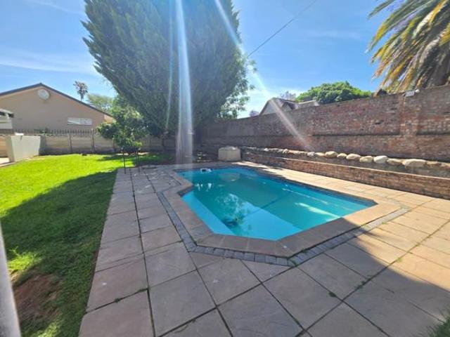 House for sale in Oudtshoorn Local Municipality, Garden Route District Municipality