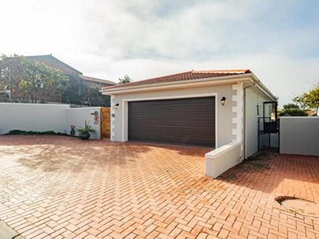 House for sale in Cape Town, Western Cape