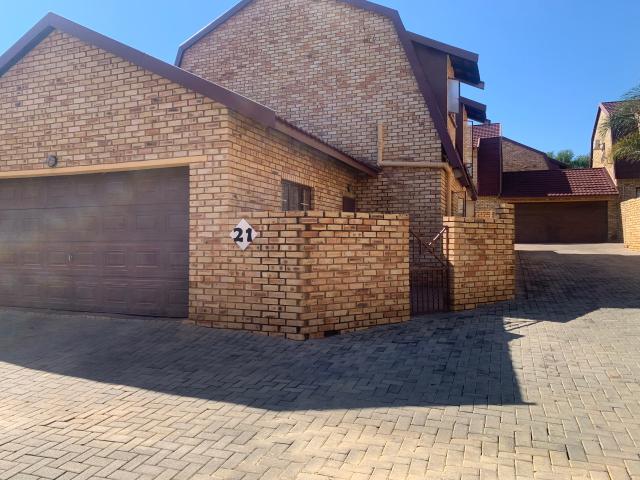 House for sale in Roodepoort, City of Johannesburg Metropolitan Municipality