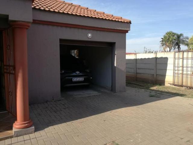 House for rent in Waterkloof, Gauteng