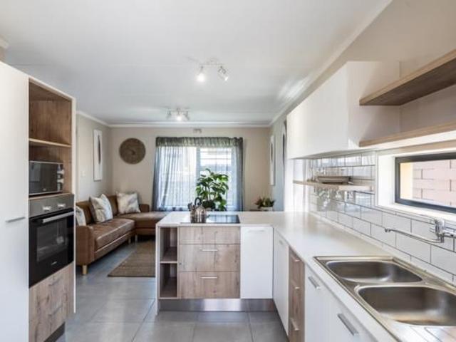 House for rent in Waterkloof, Gauteng