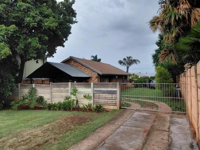 House for rent in Waterkloof, Gauteng