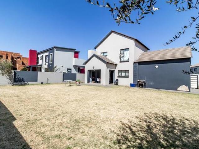 House for sale in Waterkloof, Gauteng