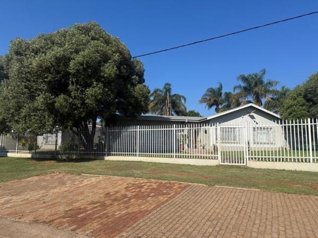 House for sale in Zeerust, Ngaka Modiri Molema District Municipality