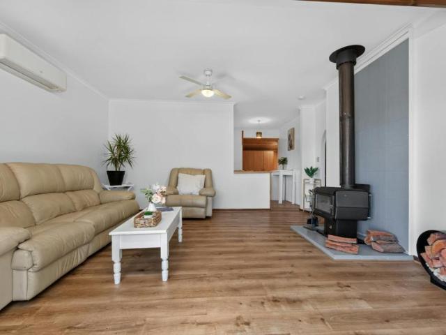 House for sale in Kingscote