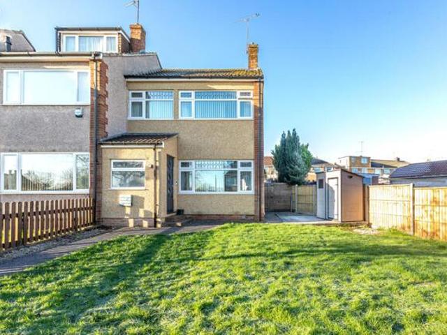 House for sale in Kingswood