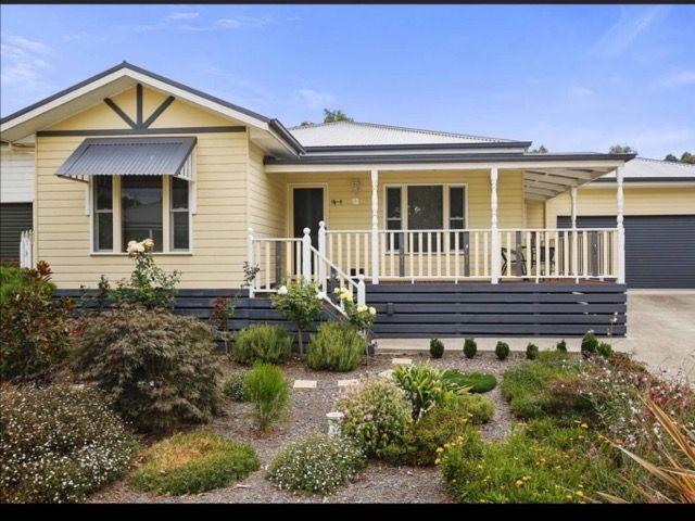 Cottage for sale in Inglewood, Victoria
