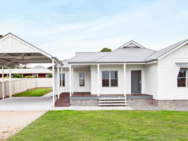 House for sale in Victoria