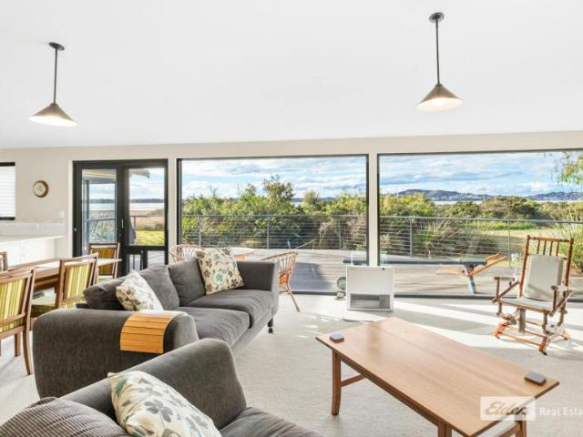 House for sale in Little Grove, Albany