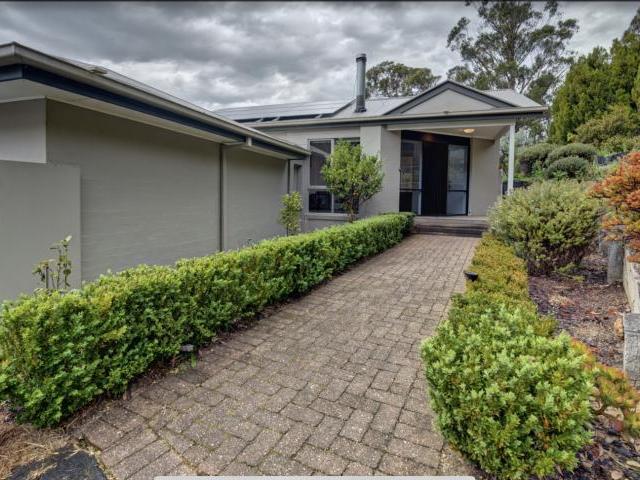 House for sale in Victoria