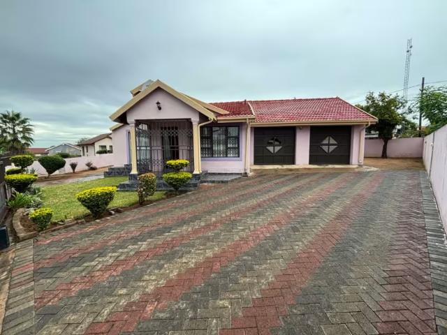 House for sale in Mogwase Industrial Area, Moses Kotane Local Municipality