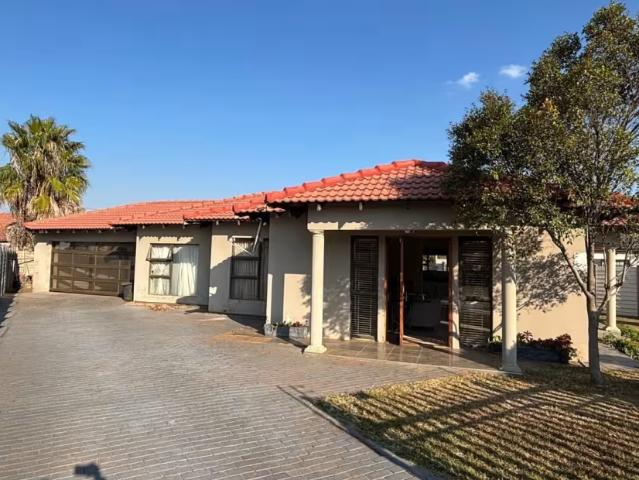 House for sale in Ledig, North West