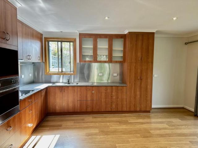 House for rent in Victoria