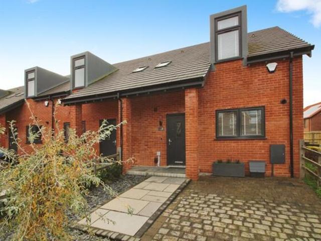 House for sale in Waltham
