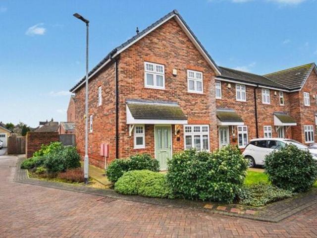 House for sale in Wrenthorpe, West Yorkshire