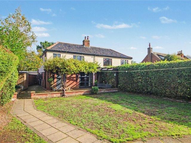 House for sale in Yelverton, Norwich