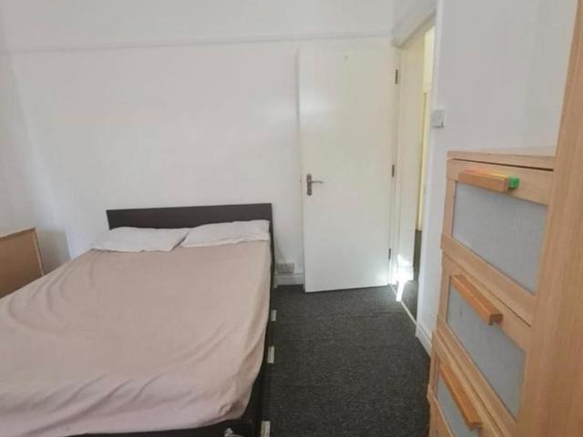 House for rent in Newbury Park, Greater London