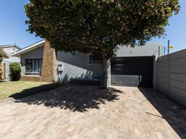 House for sale in Cape Town, Western Cape