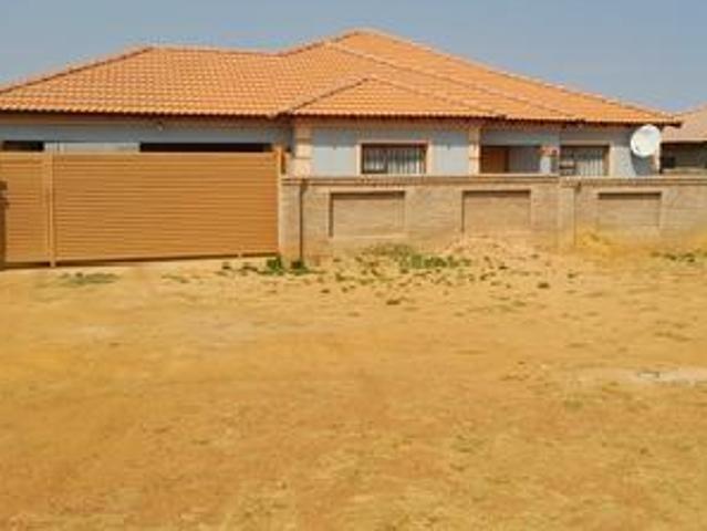 House for sale in Mohlakeng, Gauteng