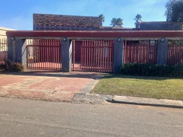 House for sale in Mohlakeng, Gauteng