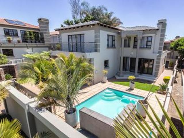 House for sale in Roodepoort, City of Johannesburg Metropolitan Municipality