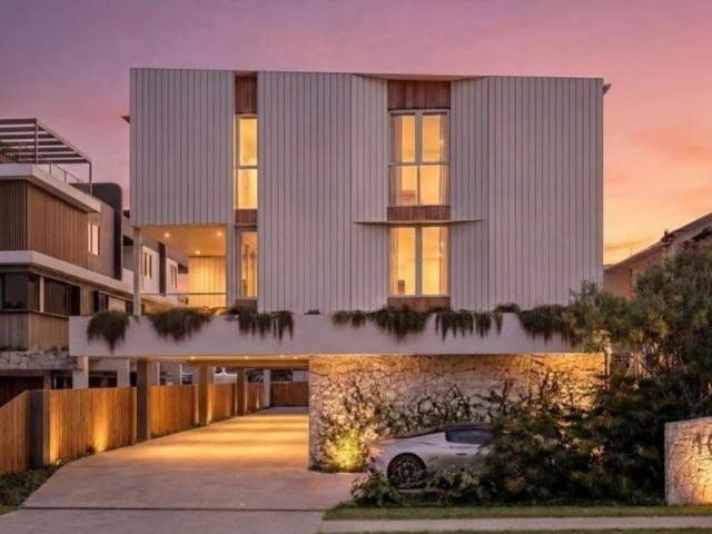 House for sale in Paradise Point, Gold Coast City
