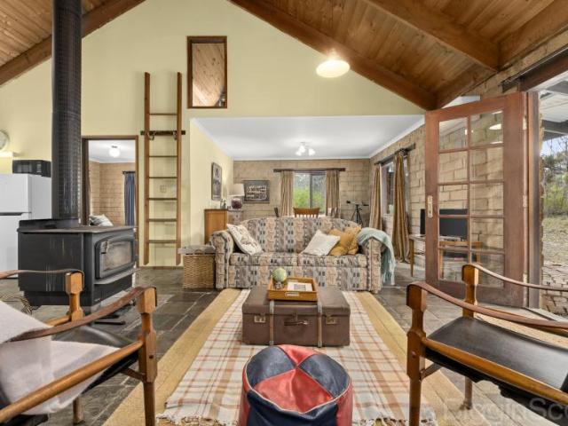 House for sale in Porcupine Ridge, Victoria