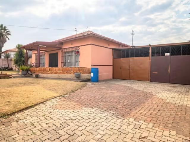 House for sale in Primrose