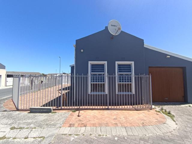 House for rent in Mitchells Plain, Western Cape