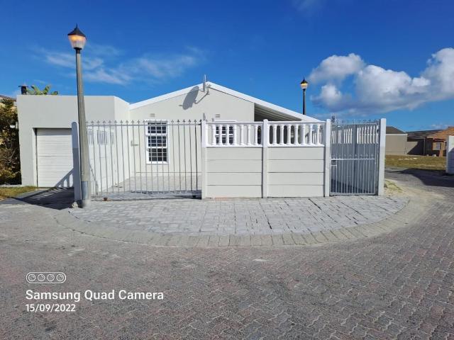 House for rent in Mitchells Plain, Western Cape