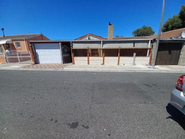 House for rent in Mitchells Plain, Western Cape
