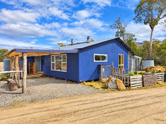 House for sale in Reynolds Neck, Central Highlands
