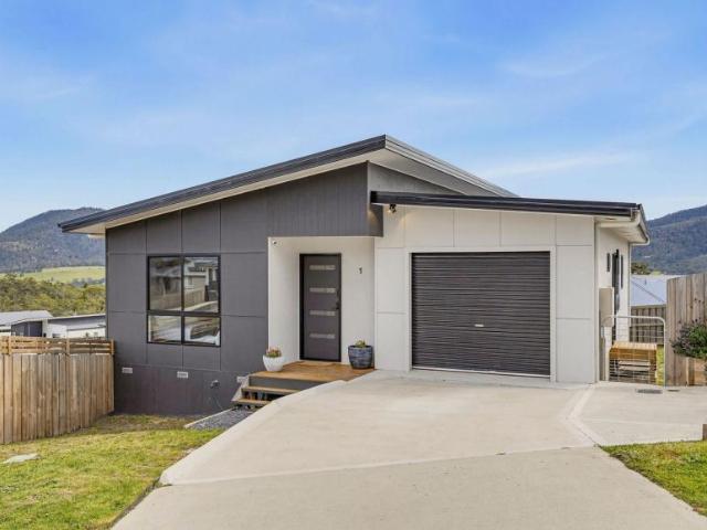 House for sale in Olive Grove Estate, Hobart