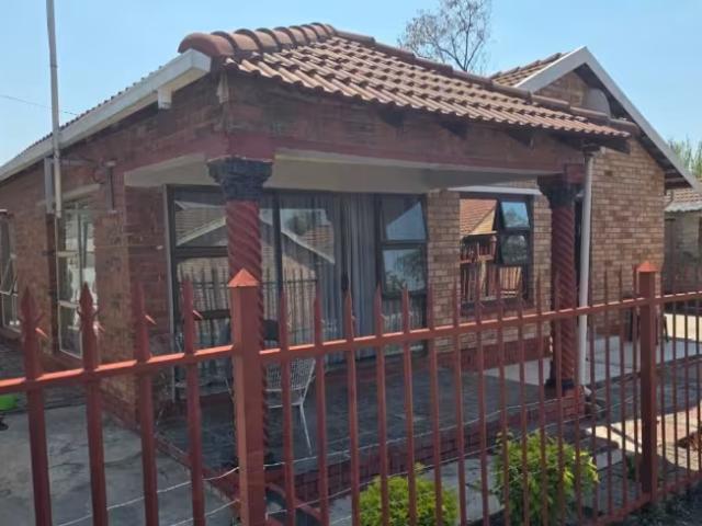 House for sale in Rustenburg North, Rustenburg Local Municipality