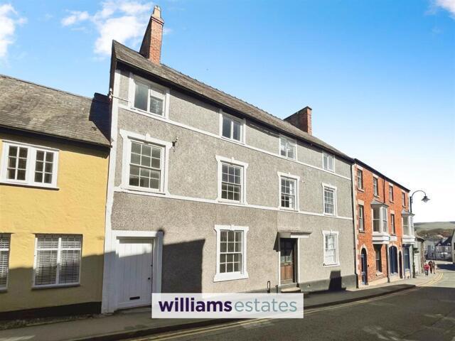House for sale in Ruthin, Wales