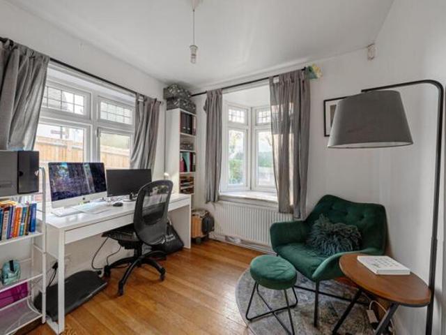 House for sale in London Borough of Croydon, Sanderstead